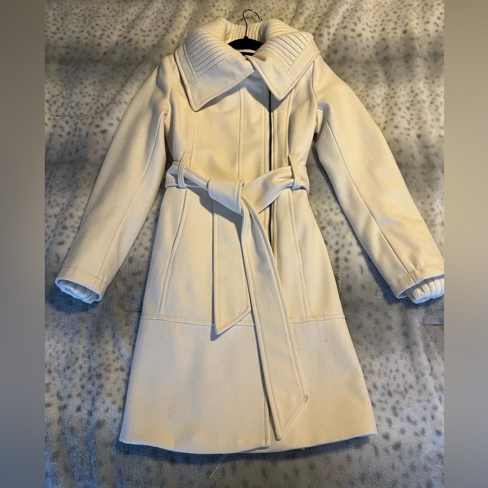 Women’s express heavy coat cream/white
